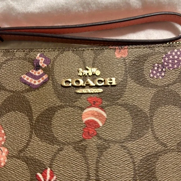 New coach wristlet - Picture 5 of 5